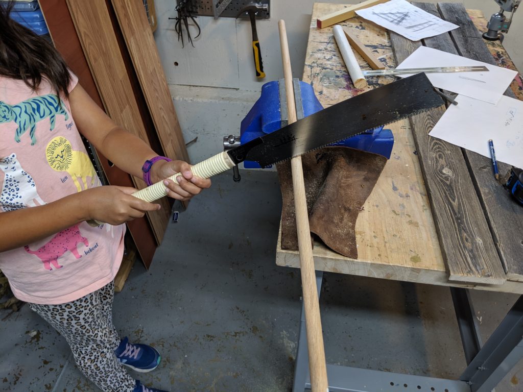 Cutting the support for a a DIY wooden ladder bookcase